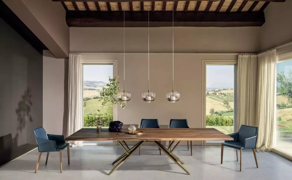 Il ritorno del vetro colorato negli interni