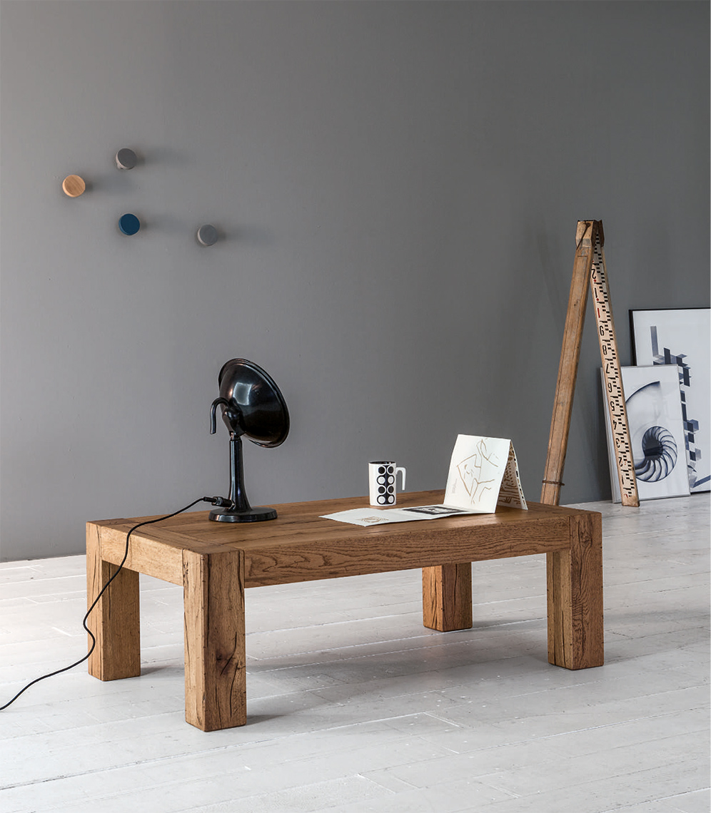 tavolino basso in legno